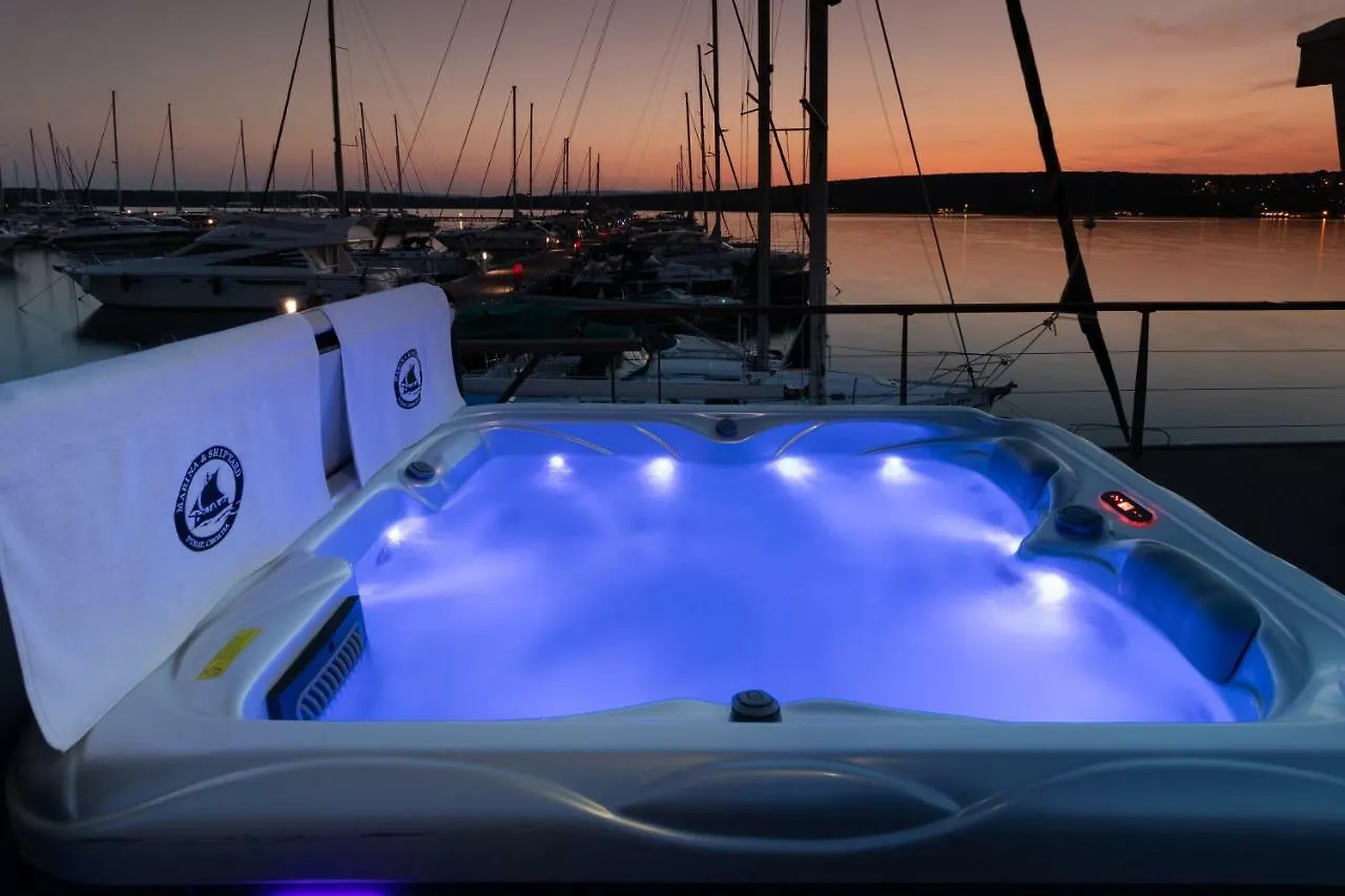 Apartment Floating Holiday Home Punat Croatia